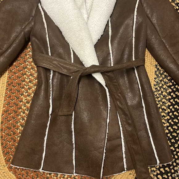 Kenneth Cole New York Brown and White Teddy Jacket with Plush Lining - Picture 4 of 12